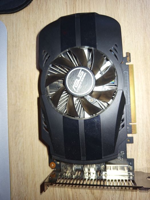 Vând placa video gtx 1050 2gb