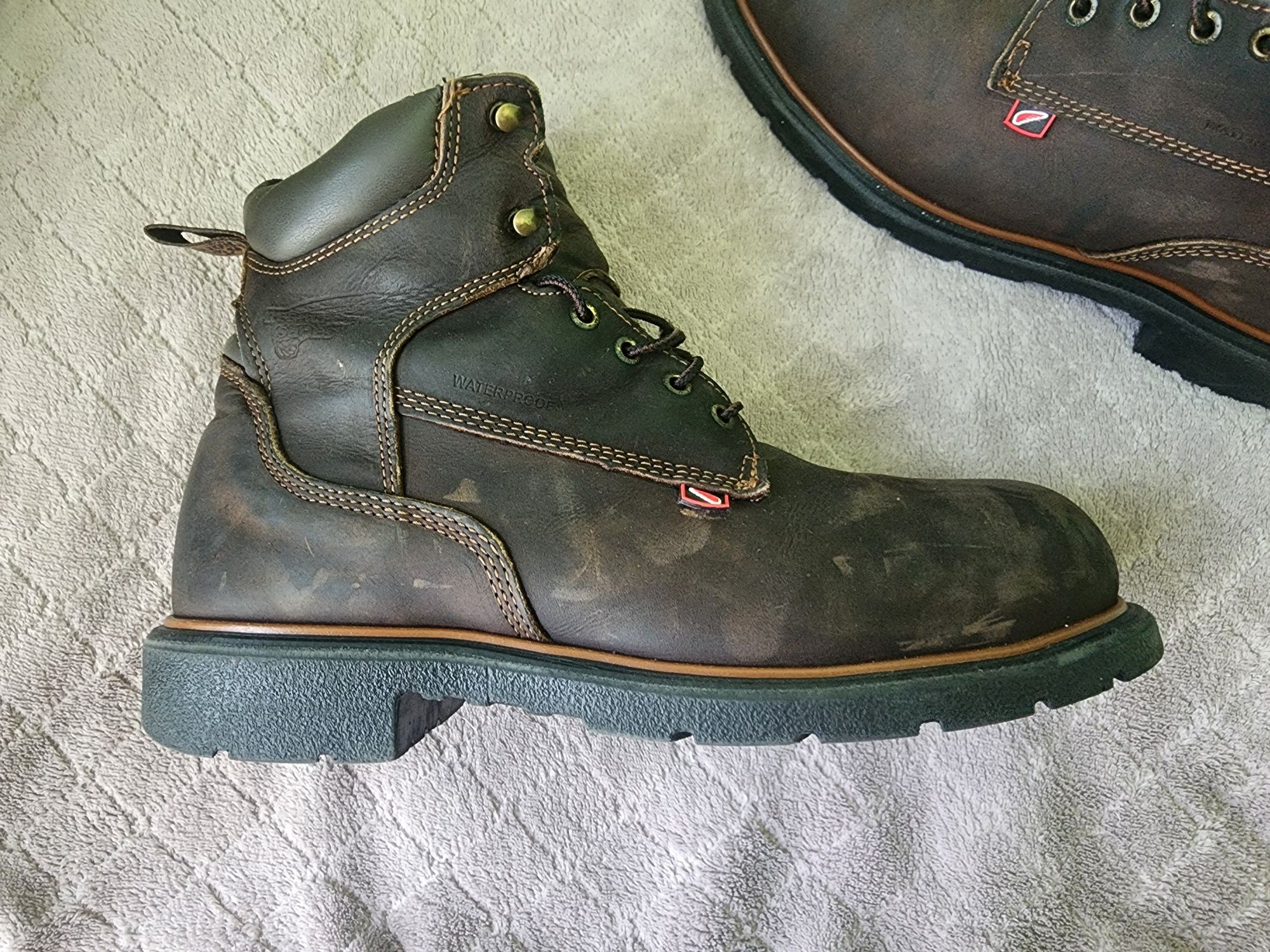 Продам защитную обувь Red Wing