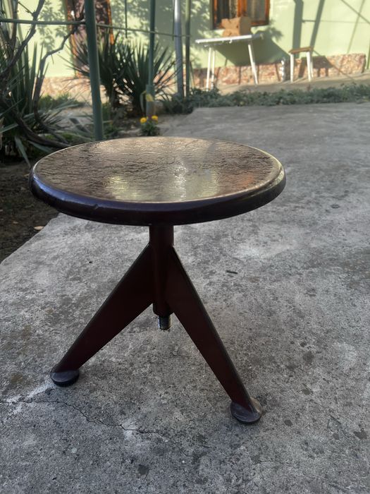 Стул рояльный продается