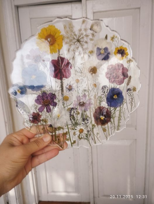 Панно картина из настоящих цветов и эпоксидной смолы