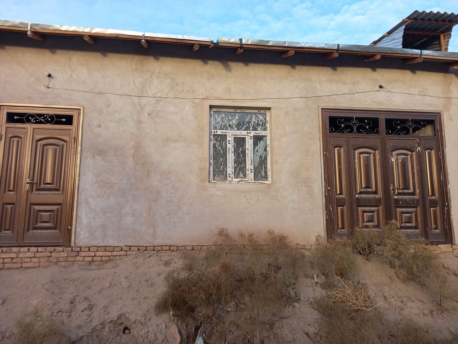 Курилиши тугаланмаган 450м/2турар жой сотилади