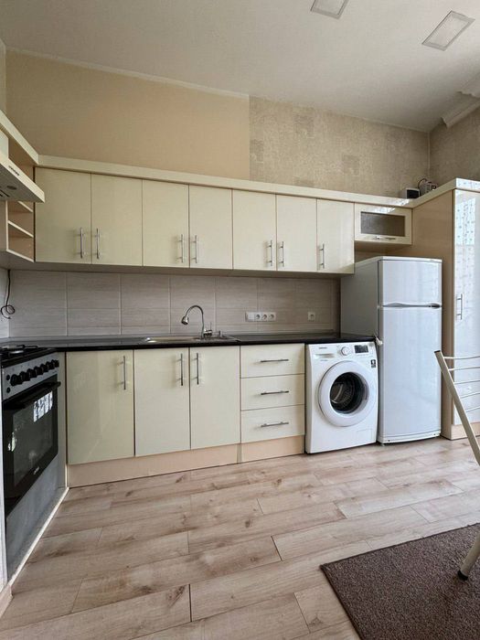 Hamma sharoitlari bor zor joy metro karzinka  yaxshi insonlaga berilad