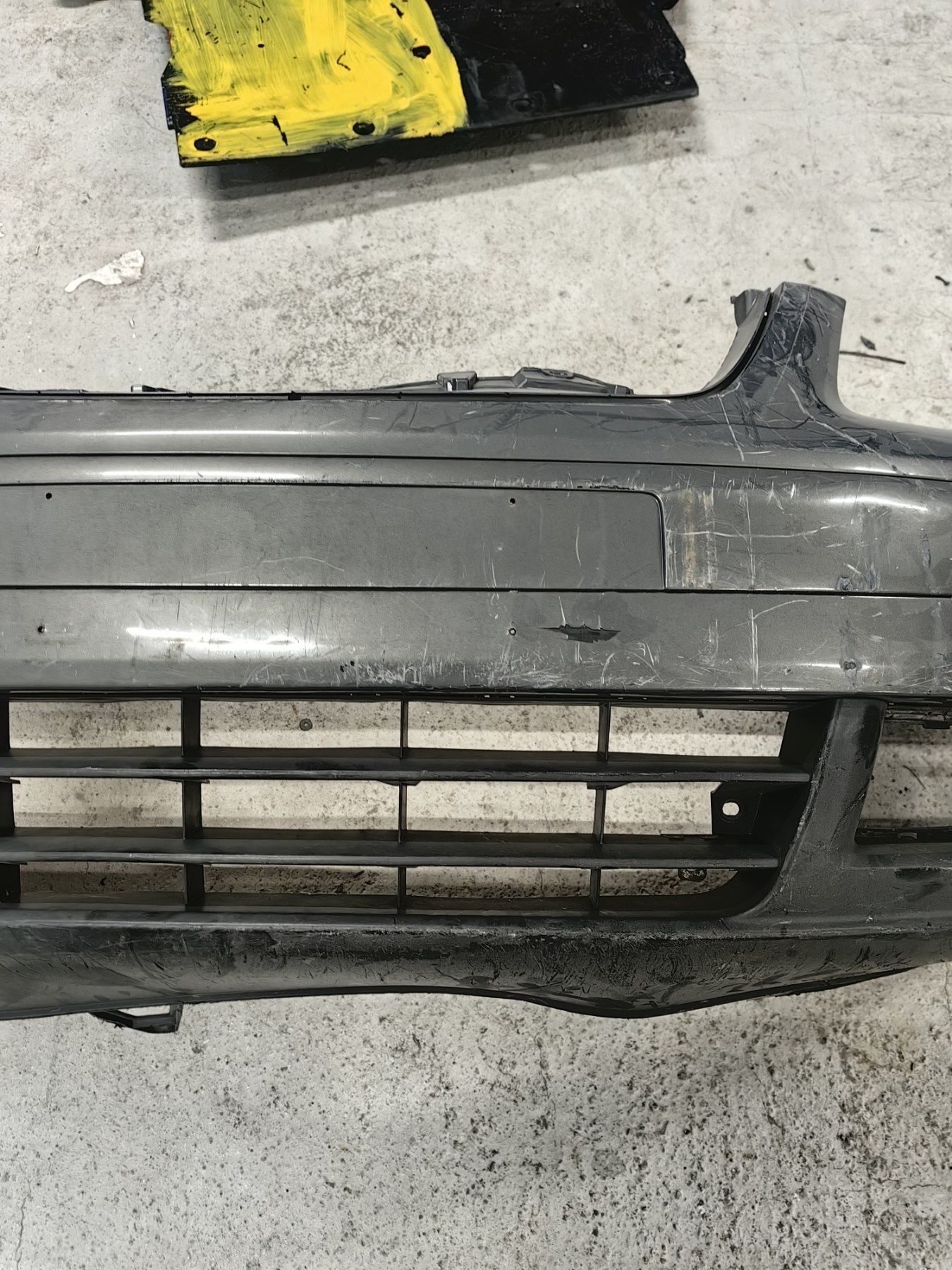 Предна броня VW Touran / Фолксваген Туран 2005г.-СЪС ЗАБЕЛЕЖКИ!
