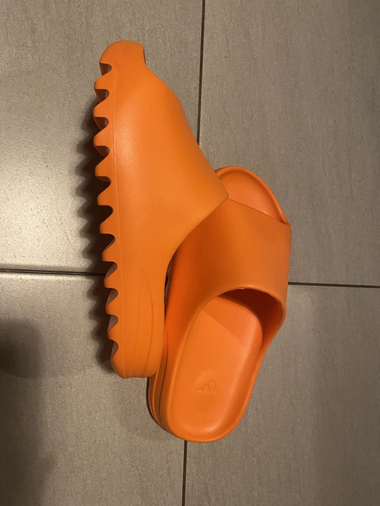 Vand papuci Yeezy Slide