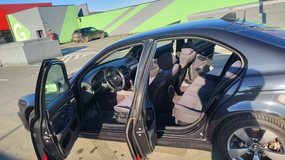 BMW E39 2.5 
Anul 2000 
120kw

Mașina se reprezintă foarte Ok din toat