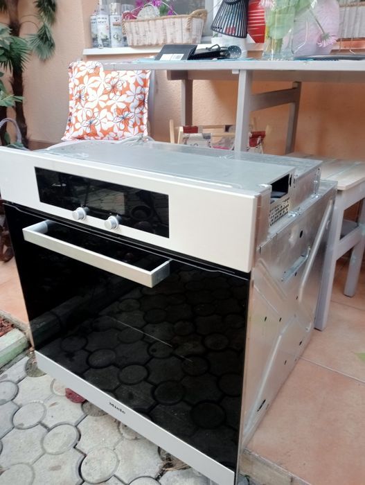 Miele Cuptoare electrice Premium Inox Clasa AAA Afisaj LED