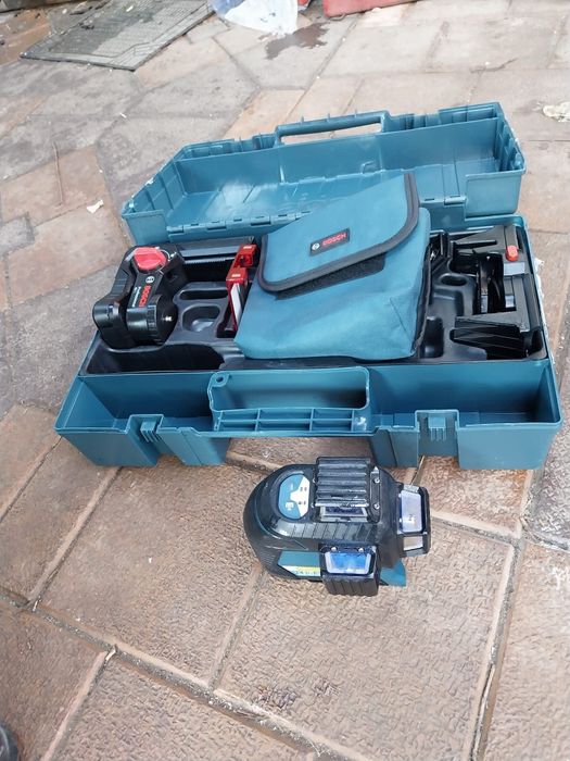 Laser BOSCH GLL 3-80  ca și nou cu 16 linii