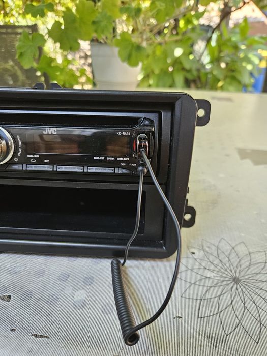 Vand jvc KD-R431 stare bună cu adapor de Bluetooth