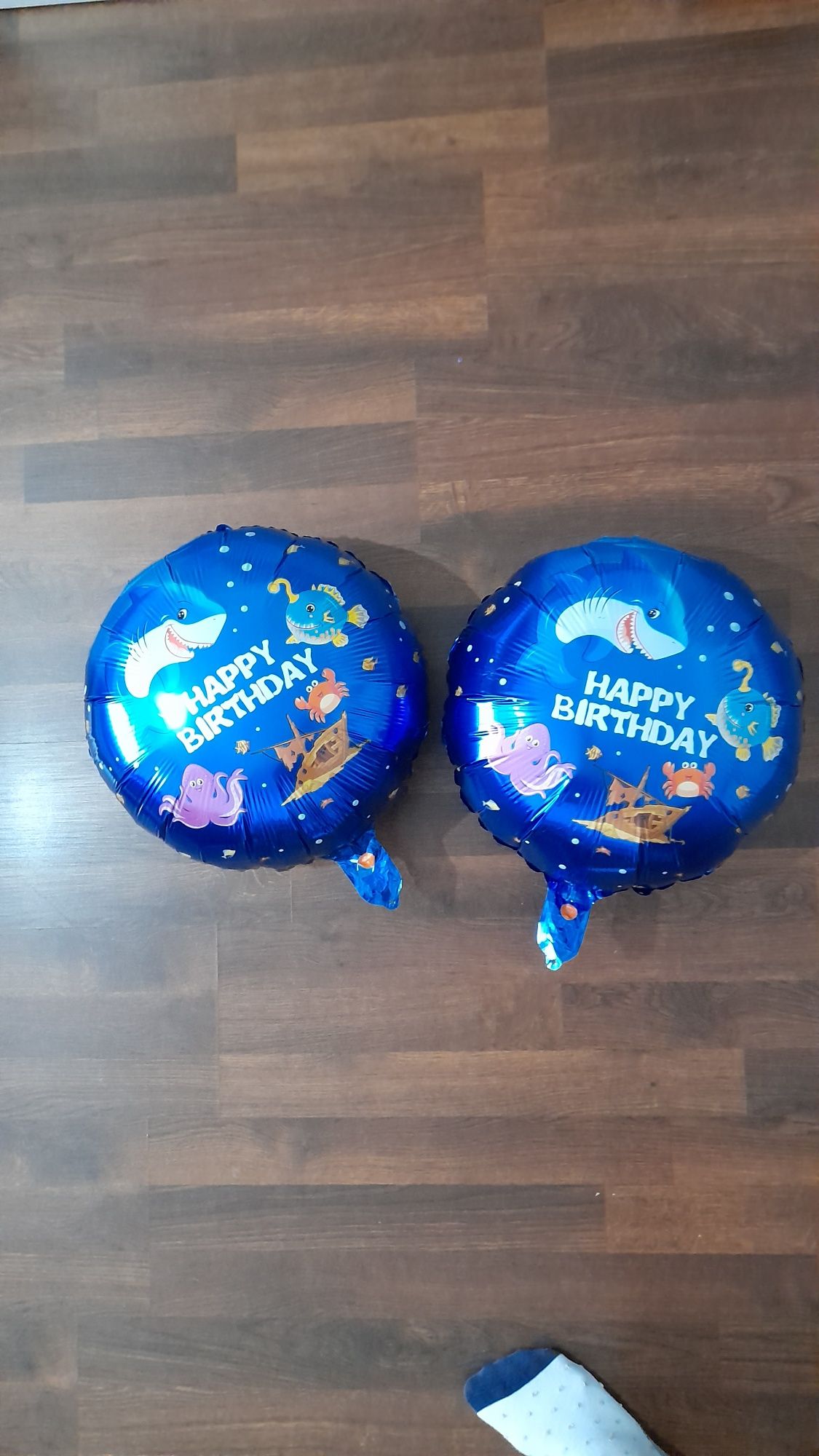 Vând 1 balon folie cifra 4 , 5 baloane folie și un banner happy birthd