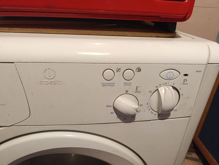 Продам стиральную машину indesit