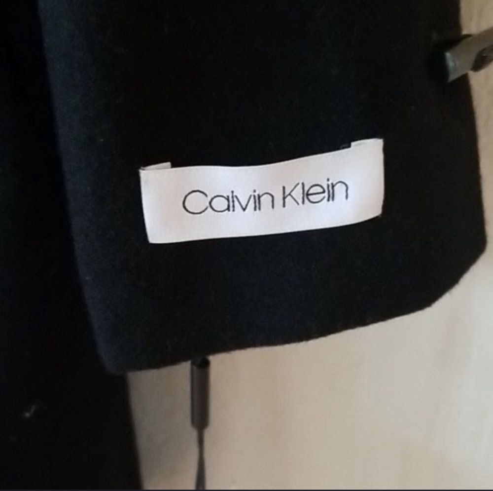 Продаю пальто Calvin Klein
