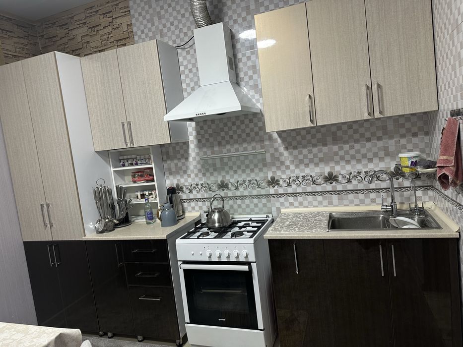 srochna sotiladi kuxiniy mabel holati zo’r yaxshi tutilgan sifatli