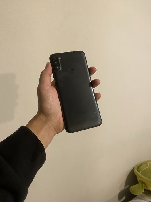Продам Samsung a11 хороший