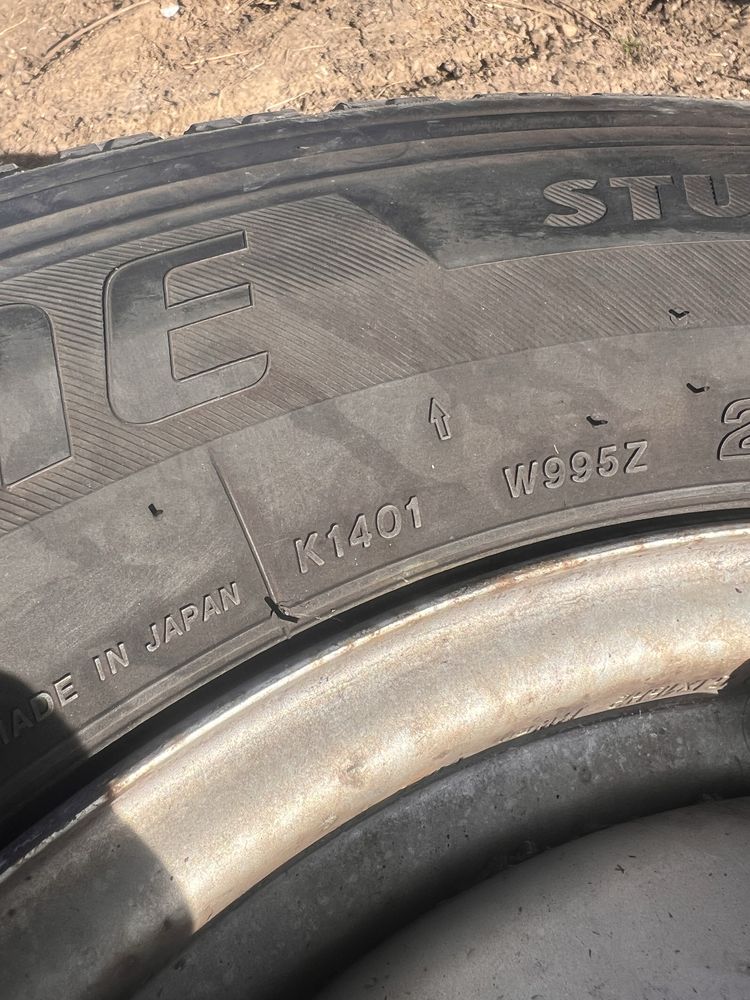 Гума 235/65/16 ц за бус Bridgestone blizzak w995