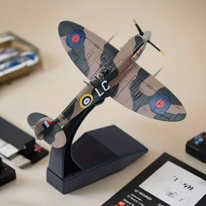 Macheta avion metalica Spitfire scara 1:72