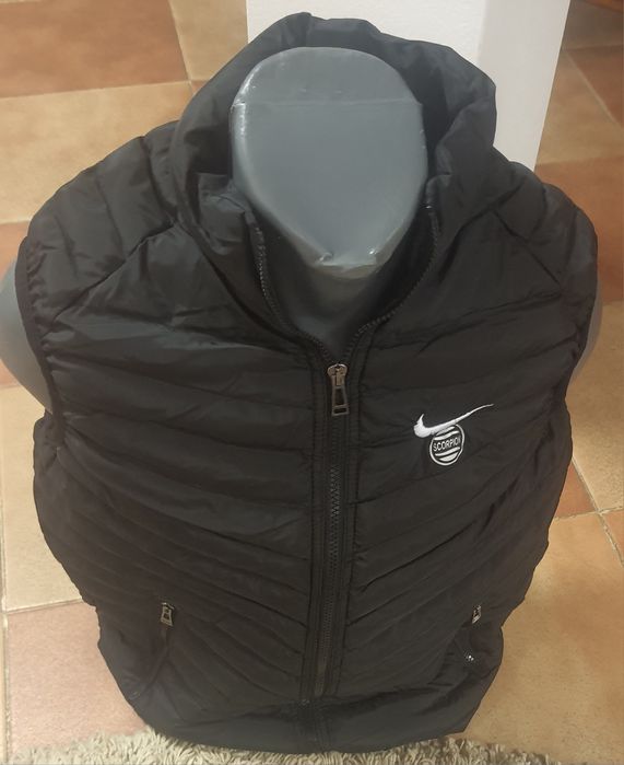 Vesta Bărbați. NIKE
