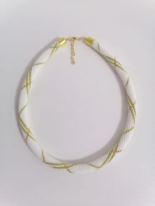 Coliere din mărgele