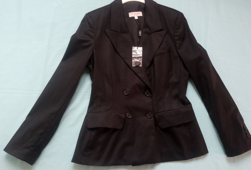 Дамско вталено сако