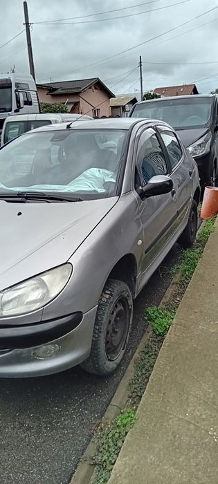 Vând Peugeot pentru dezmembrări
