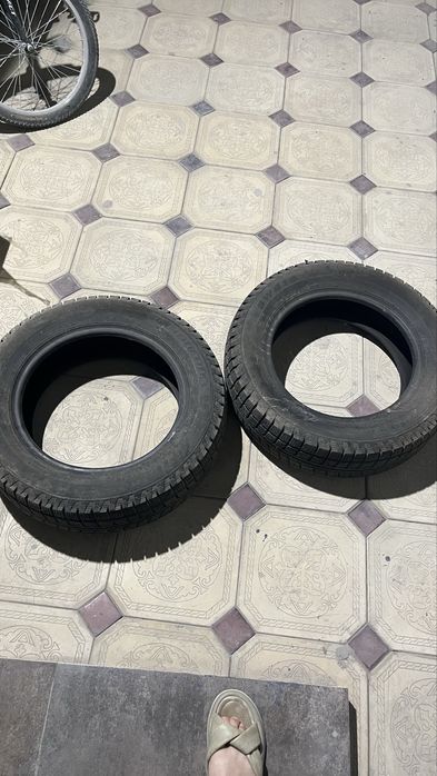 Зимняя резина Goodride 2штуки.В хорошем состояний