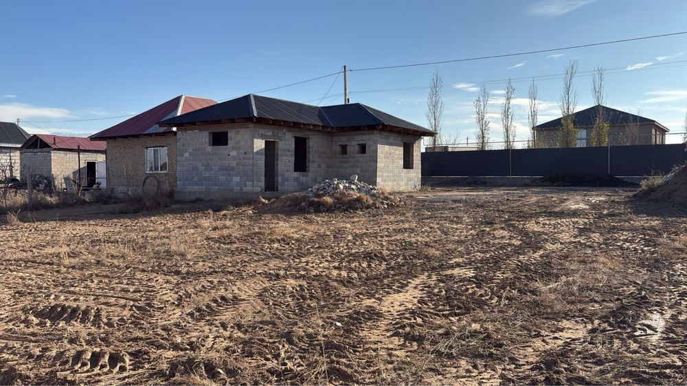 Продам участок с недостроенным домом