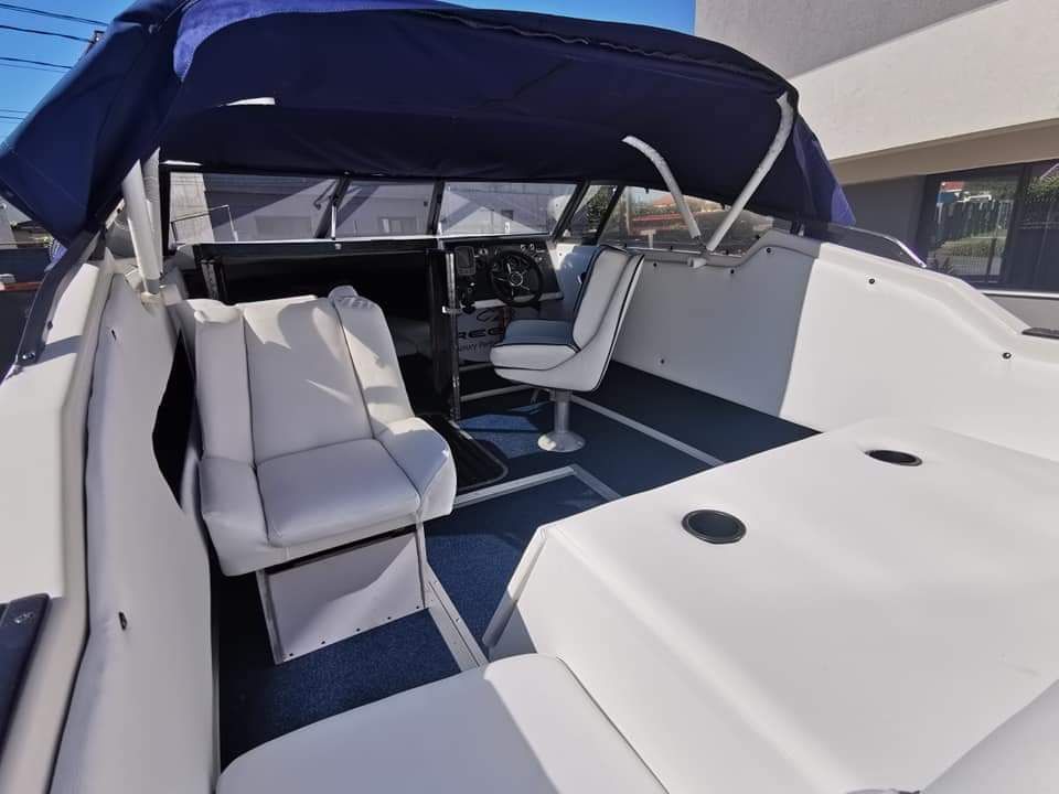 Barca cabinata 5.75m, motor inboard 170cp