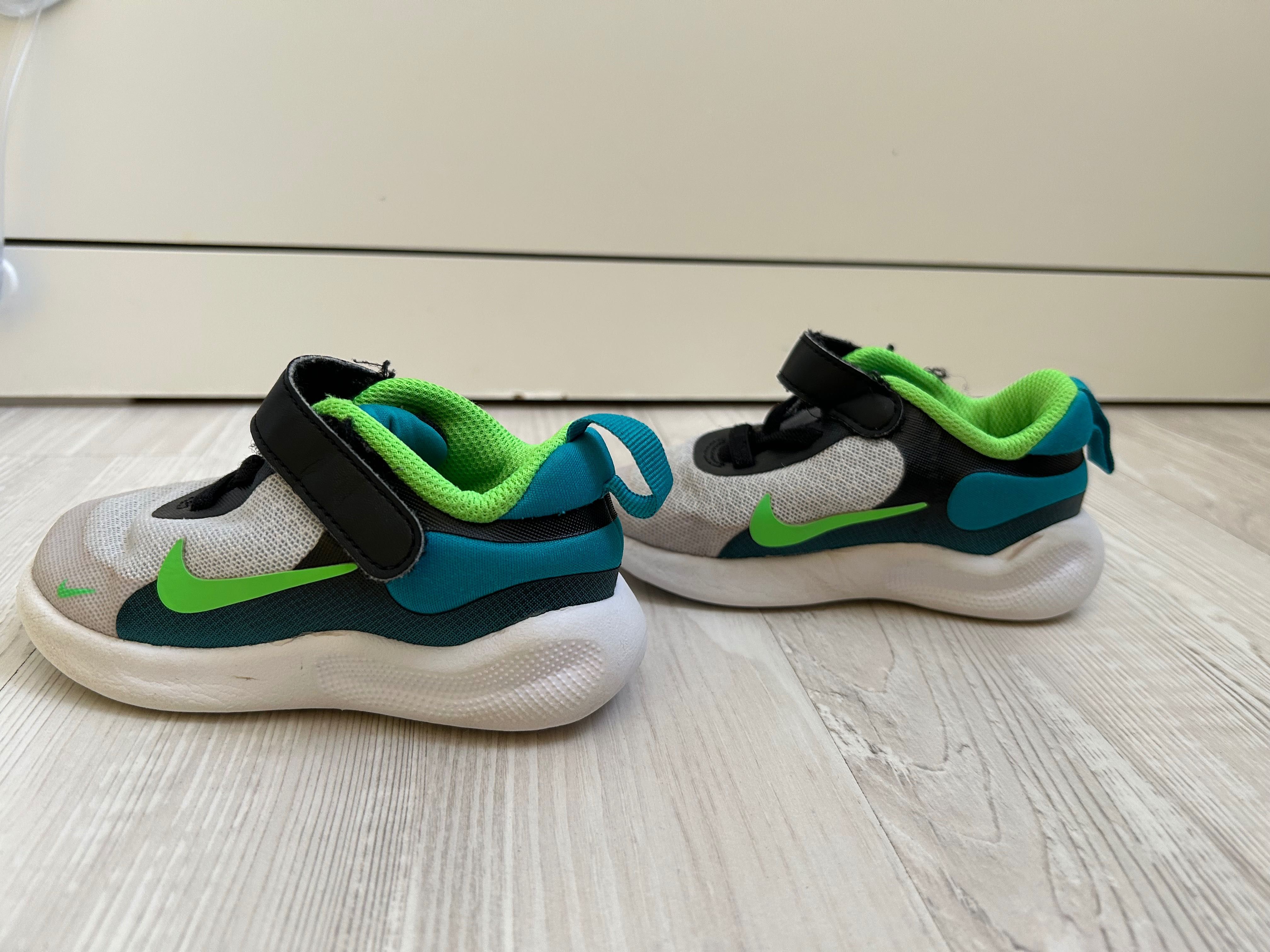 Детски маратонки Nike Revolution 7, 22 номер