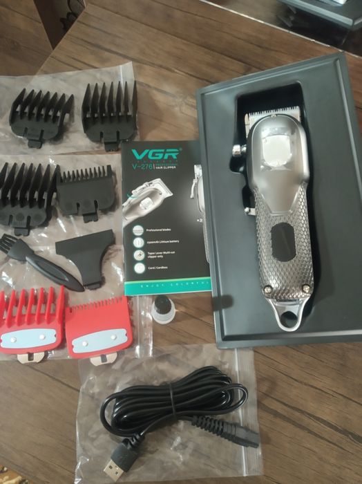 Новая профессиональная машинка для стрижки волос с насадками и дисплее