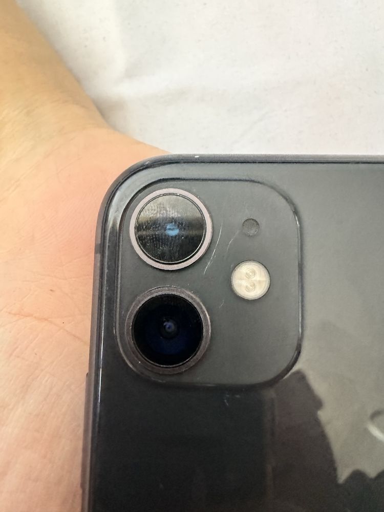 Iphone 11 в хорошом состояние