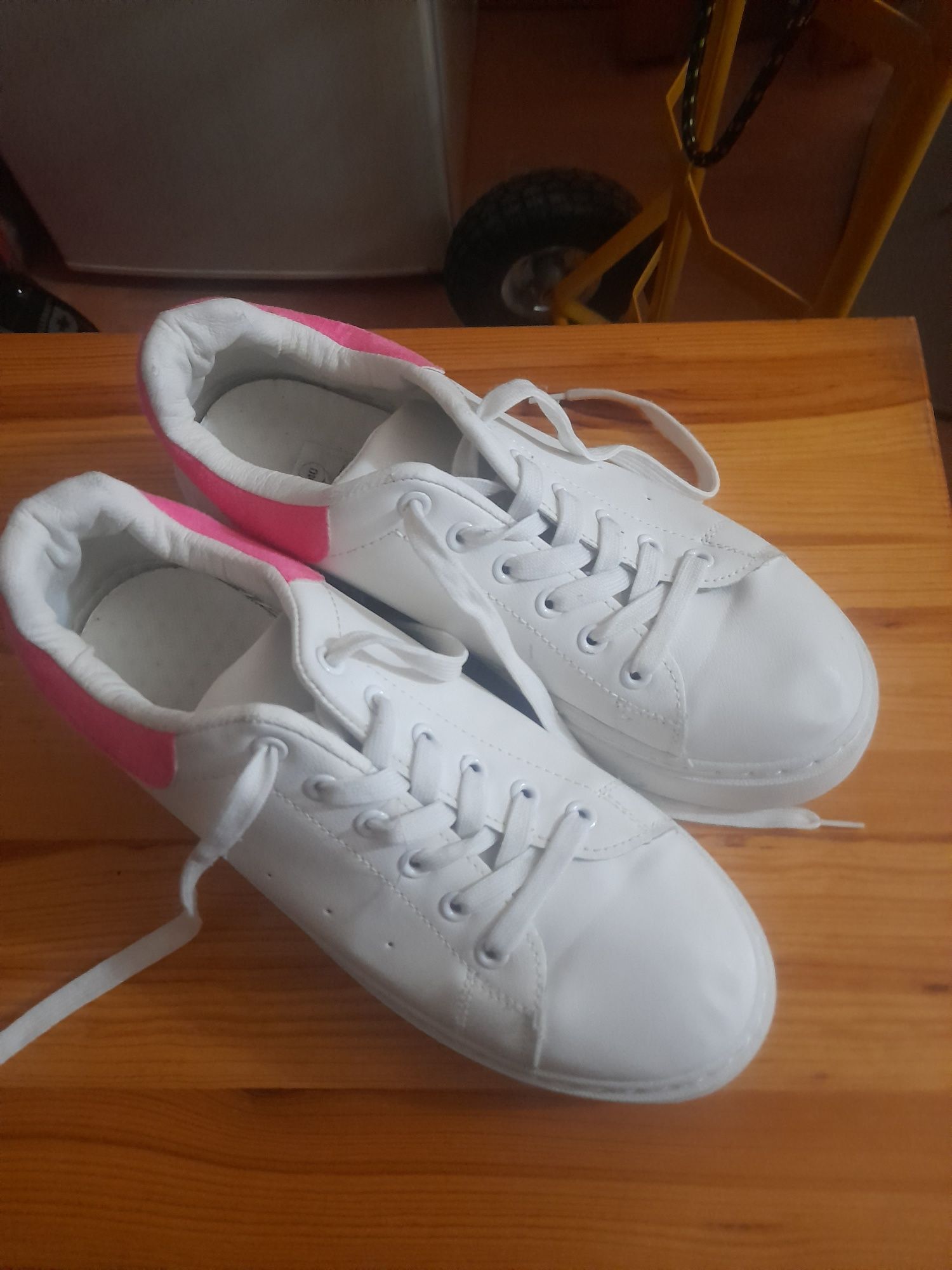 Спортни обувки Бели и на известната НЕМСКА марка RIEKER