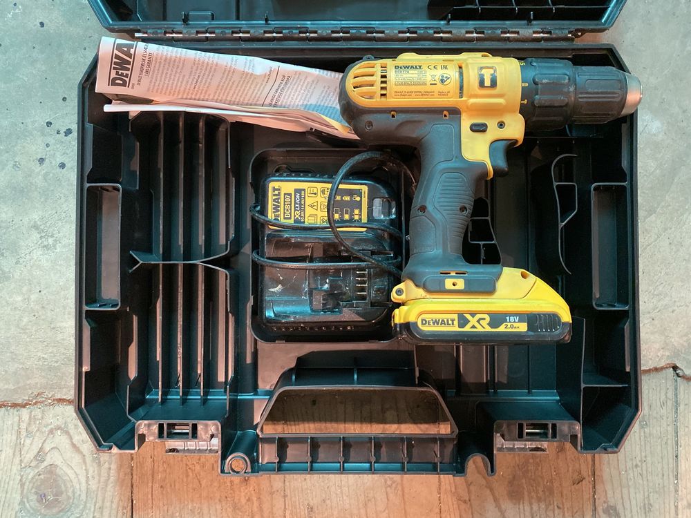 Masina de gaurit si insurubat cu percutie xr LI-ION 18V Dewalt DCD776