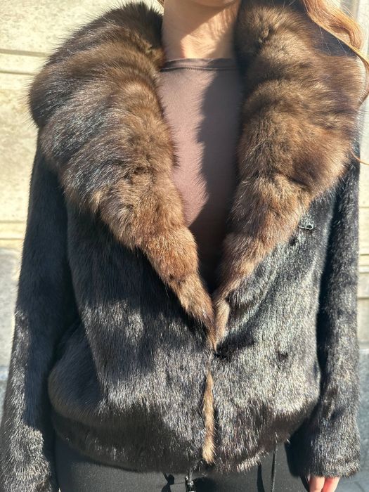 Натуральная Норковая шуба с воротником из Соболя.Есть другие модели