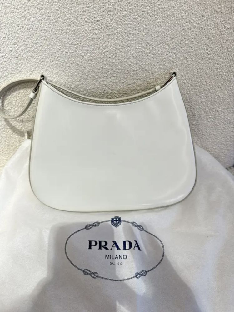 Prada бяла чанта