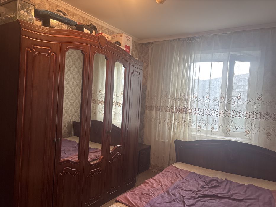Продам шкаф,кровать,две тумбочки