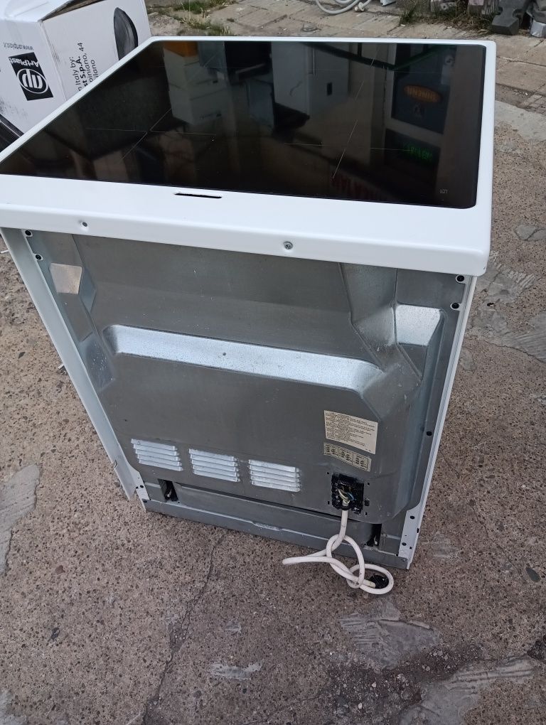 Свободно стояща печка с керамичен плот Gorenje 2 години гаранция!