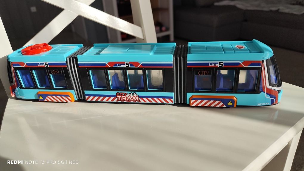 Автобуси играчки