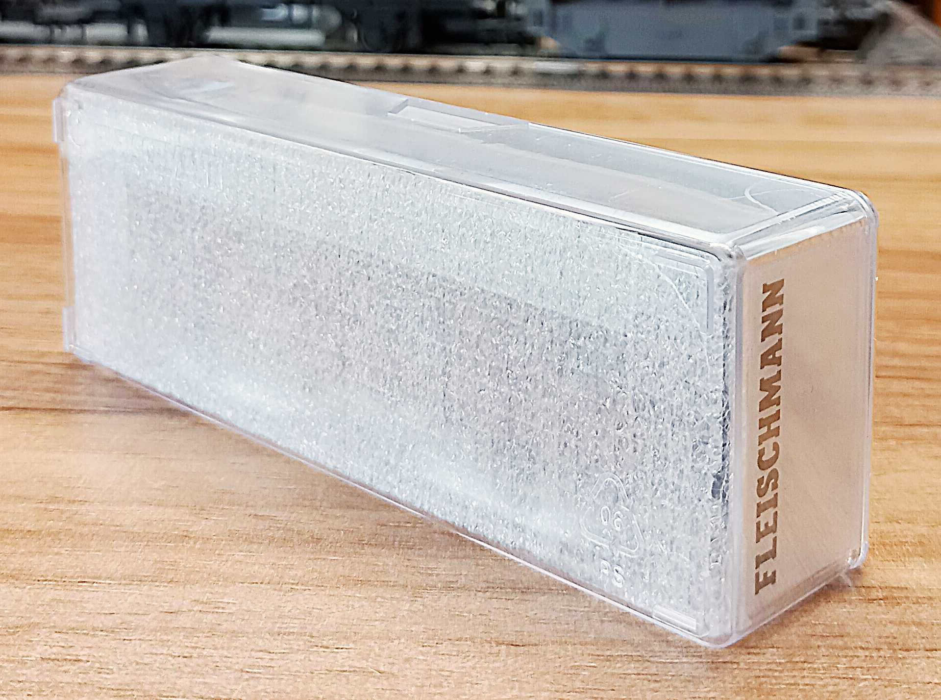 Вагони на Fleischmann 831513 - N - DB - Post - червен - чисто новиPiko