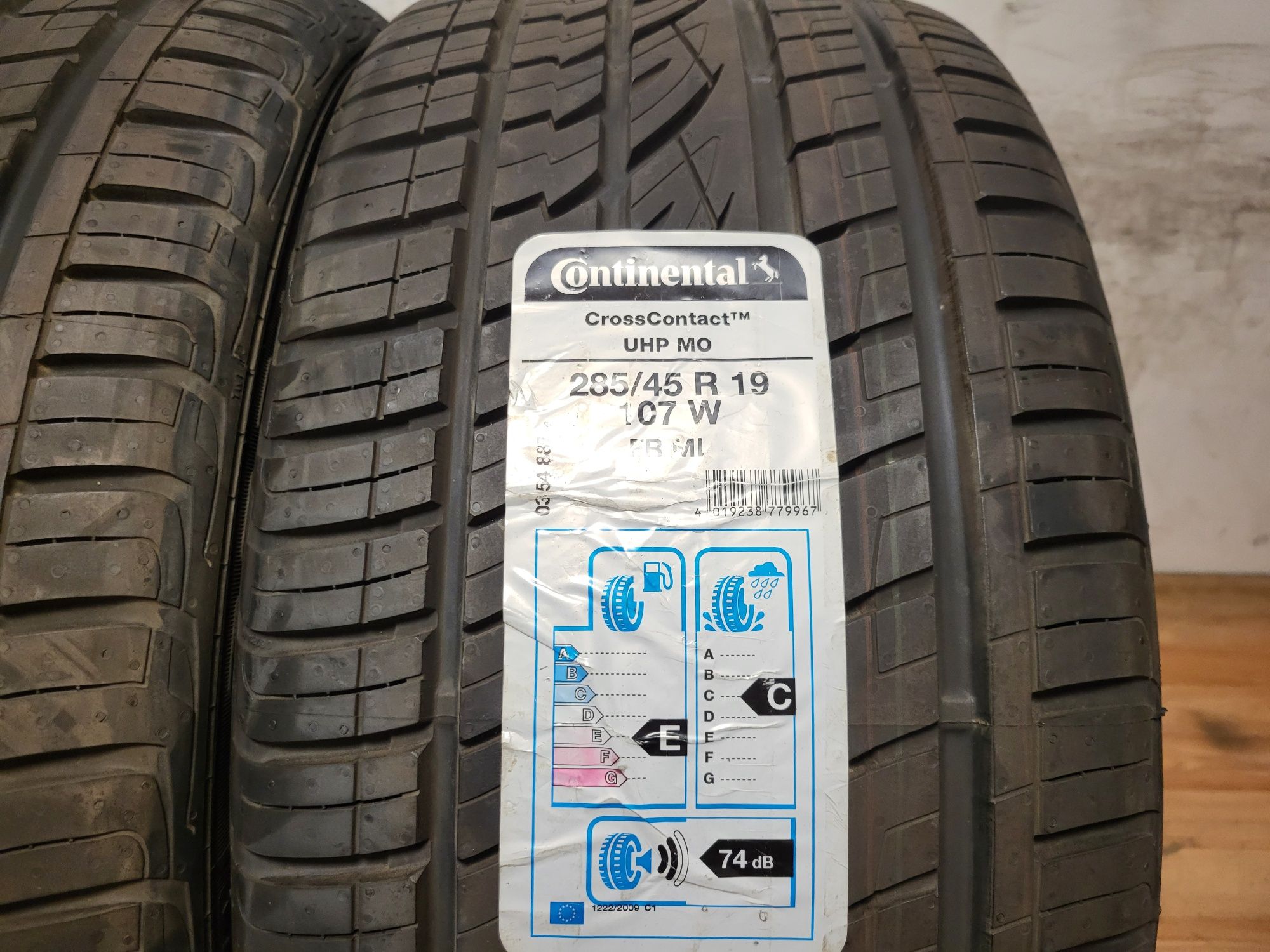 285/45/19 Continental / летни гуми джип