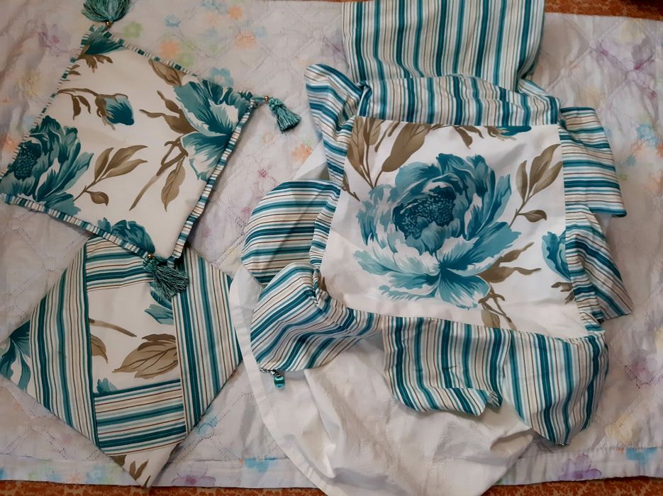 Продам наборы для кухни либо гостиной.