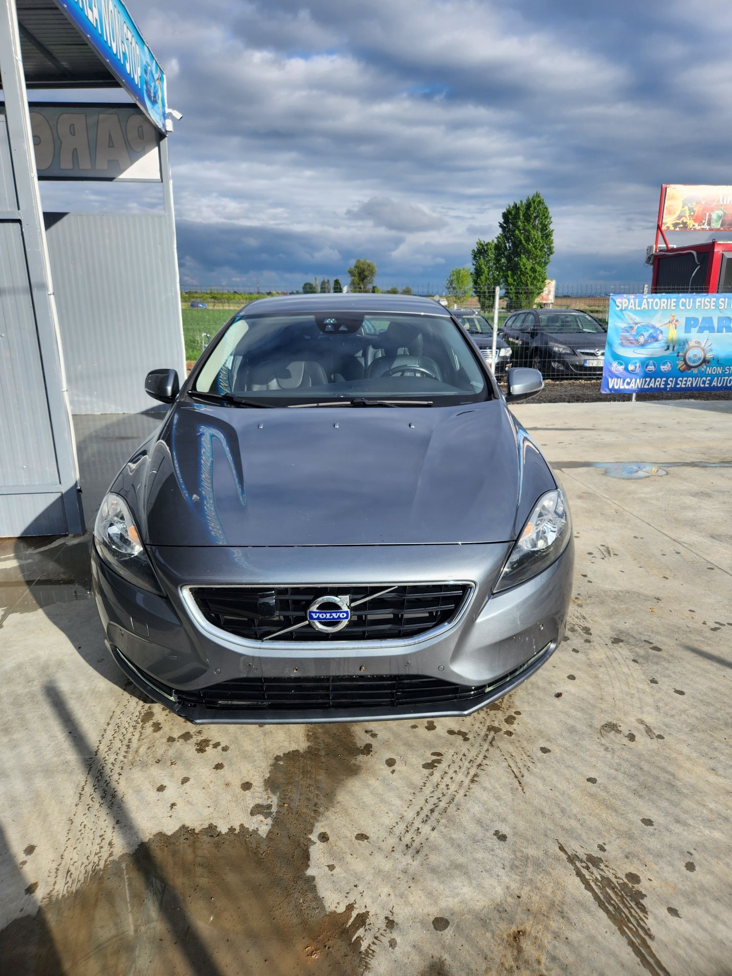 Volvo v40 2015 motor 2l 190cp fără variante