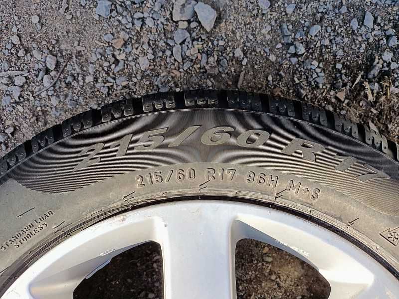 Шины 215/60 R17 - "Pirelli Sottozero Winter 210 Serie II" (Румыния).