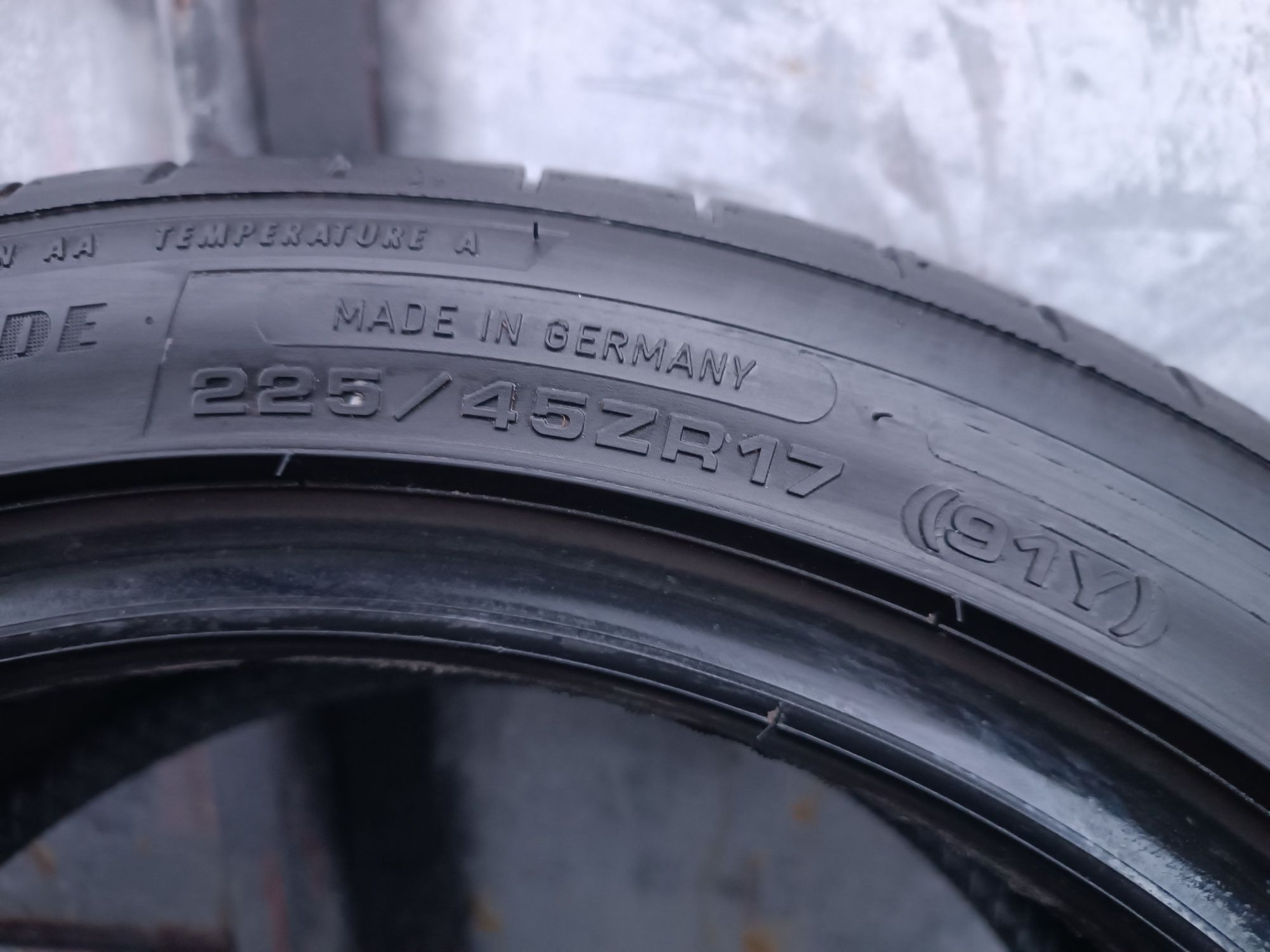 225/45/17 Dunlop