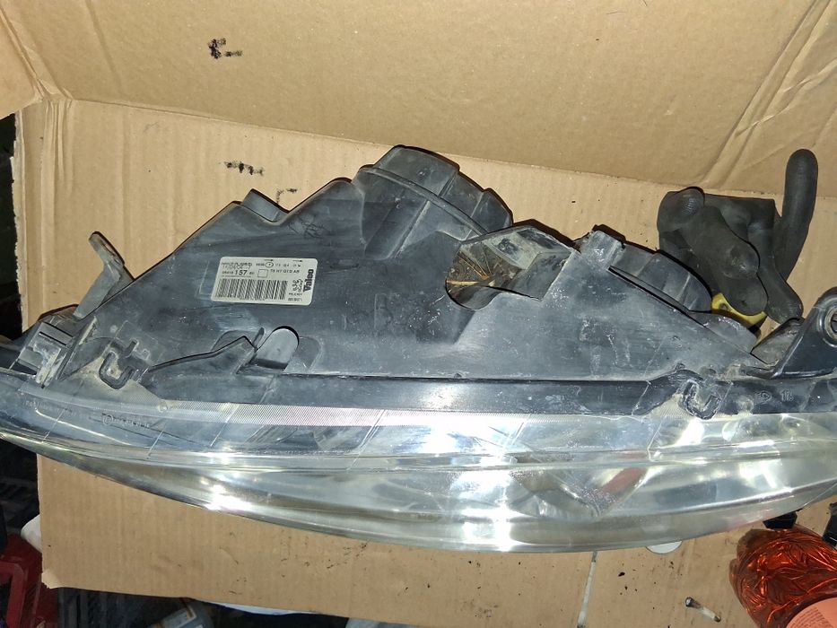 Ляв фар за peugeot 307 пежо 307