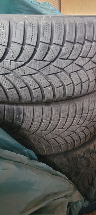 Запазени зимни гуми р16 205 на 55 Toyo 150лв + доставката