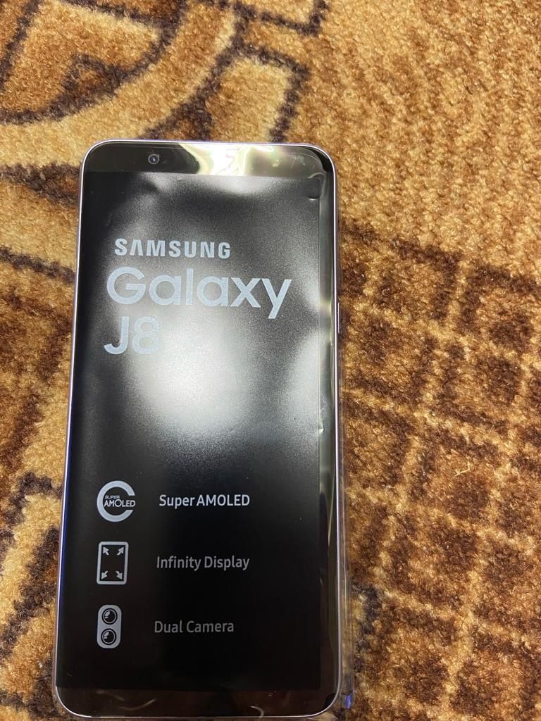 Продам Samsung J8