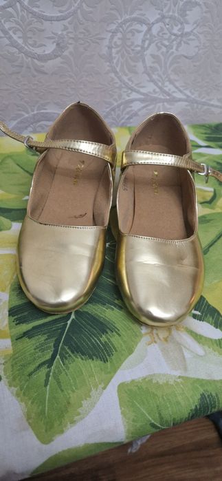 Продам туфли для танцев золотистые