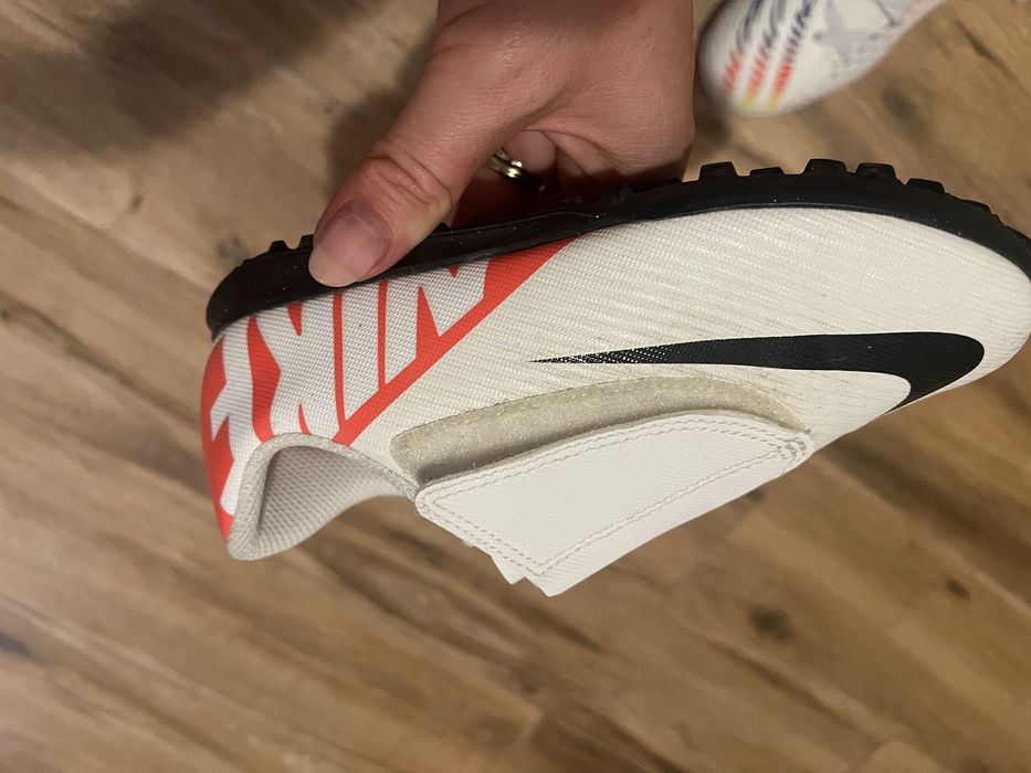 Adidasi fotbal nike copii masura 28,5