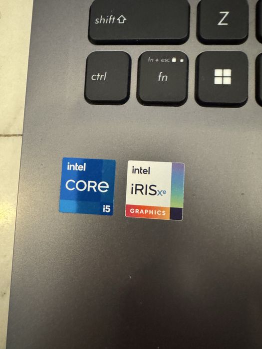 Laptop ASUS  (i5 + 16GB RAM + SSD)