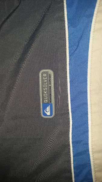 Продавам оригинално яке "Quiksilver"