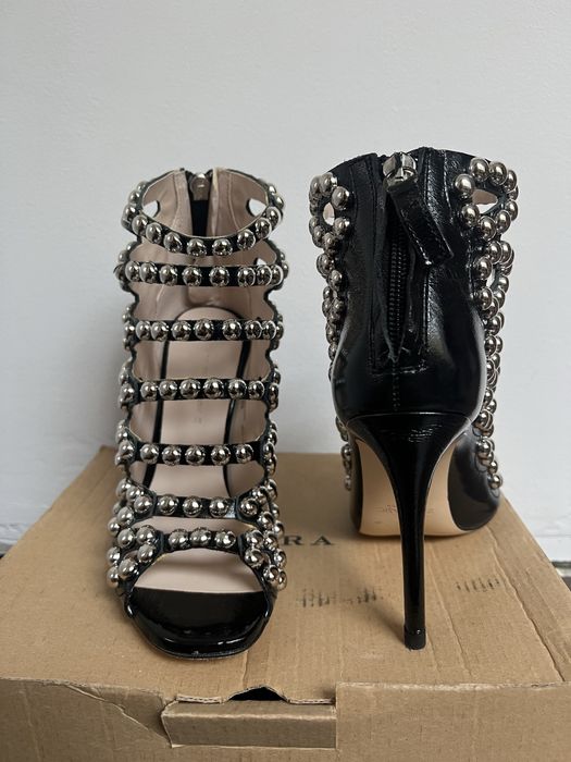 Sandale cu toc Zara, 36, negre, piele naturala cu insertii metalice